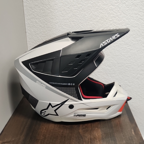 Alpinestars White and Black Motorcycle Helmet - Picture 1 of 12
